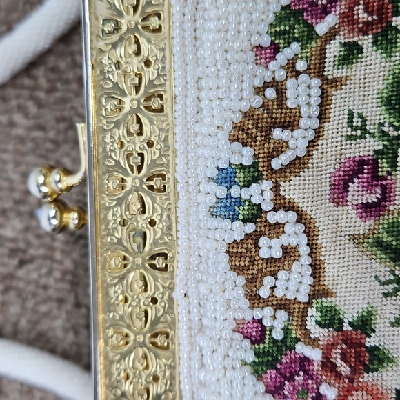 Vintage Needlepoint Petit Point Tapestry Framed Kiss-lock Beaded White Bag 7x9 - Picture 8 of 8